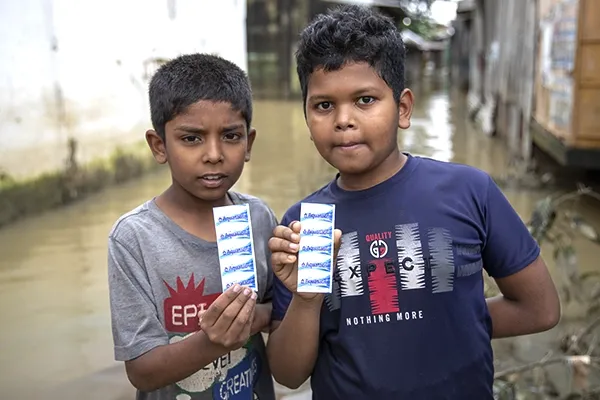 Crianças com aquatabs