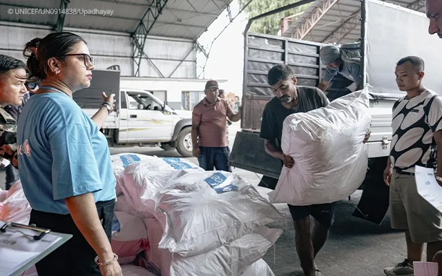 UNICEF entregando suprimentos essenciais