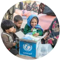 Сиздин белегиңиз балдарды таза ичүүчү суу менен камсыздоого жардам берет, бул болсо аларды булганган суудан келип чыккан өлүмгө алып келүүчү оорулардан коргойт.