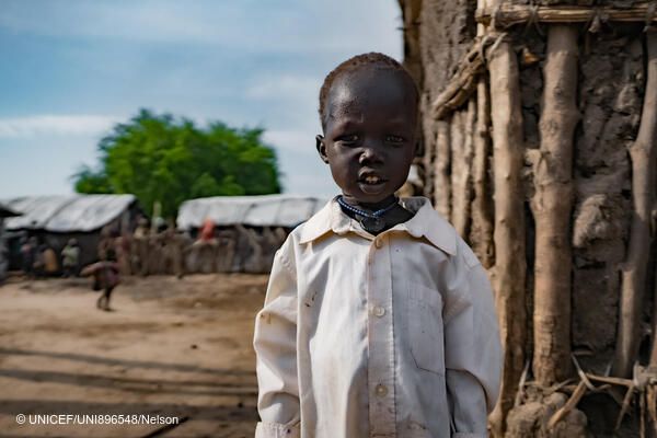 Getting RUTF into conflict zones, displacement camps and hard-to-reach communities where food and healthcare are scarce. 