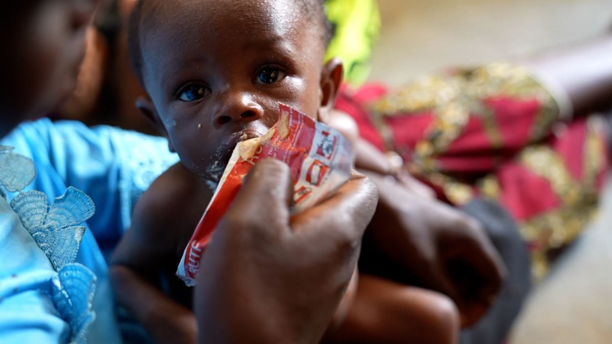 Niño alimento