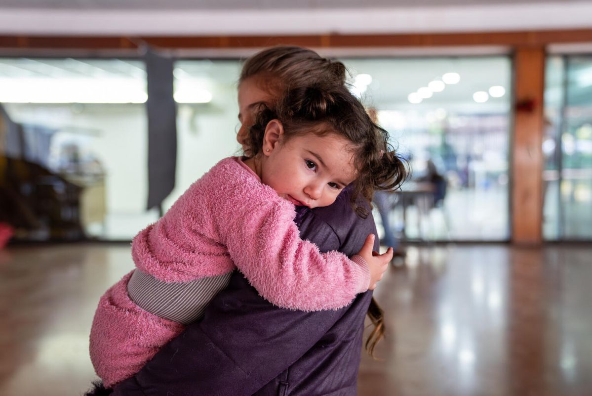Child hugs mother in the escalation of the conflict in the Middle East