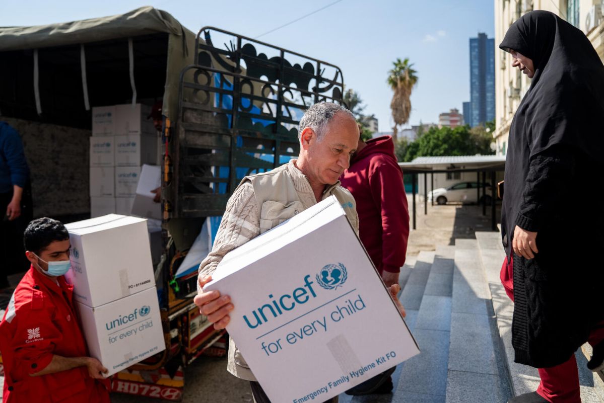 UNICEF staff bringing life-saving supplies in Lebanon