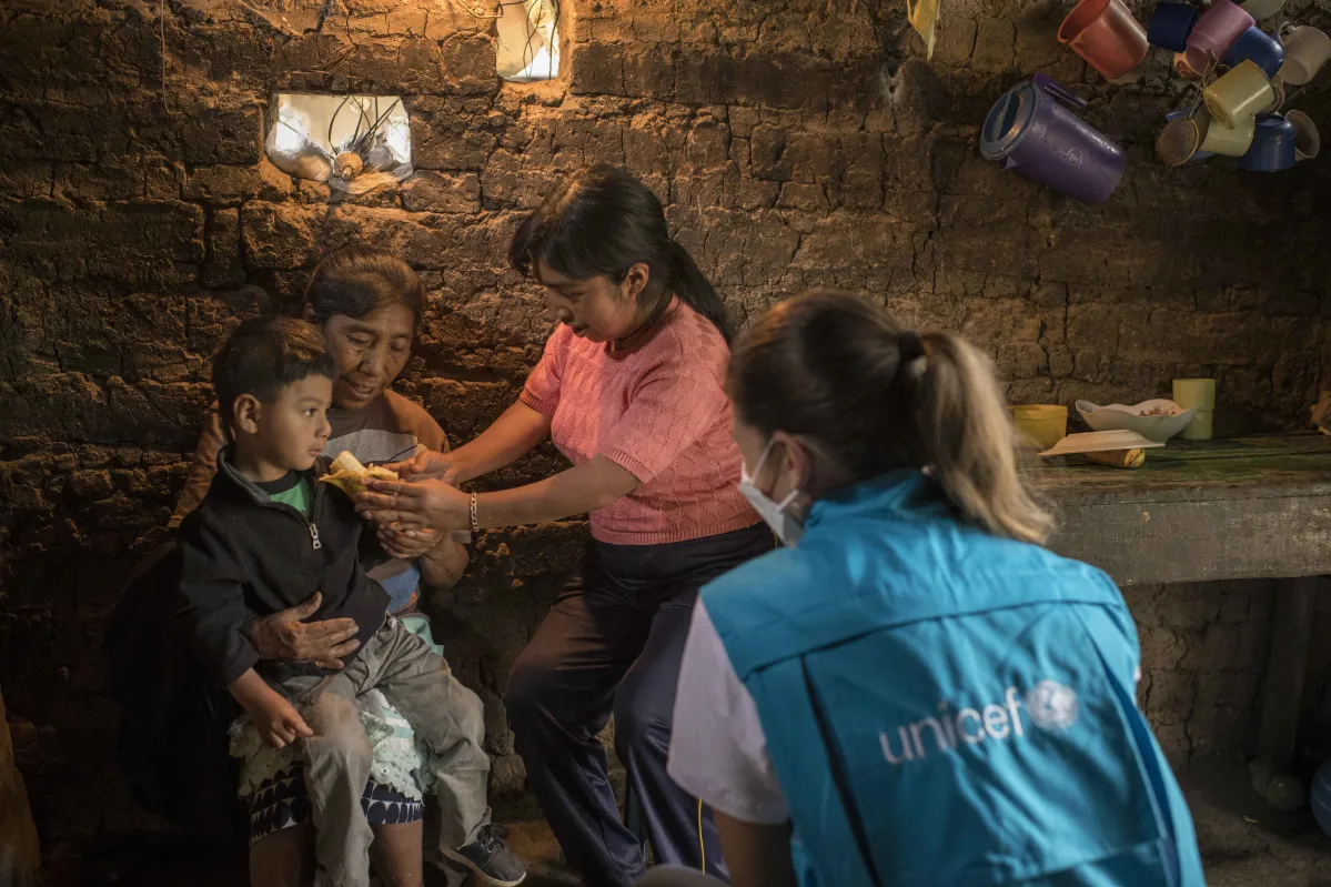 Crianza positiva en comunidad y familia. UNICEF. 