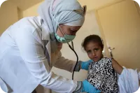 Dr Nour Alhouda, a paediatrician in a UNICEF- supported mobile health and nutrition team, examines Batoul, 4, at a health centre in Mansoura village of East Ghouta, Rural Damascus, Syria, on 17 September 2023. 