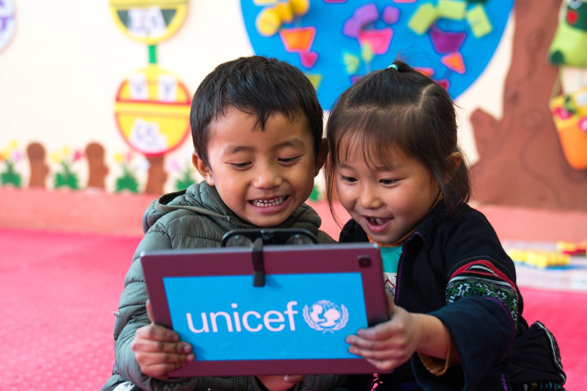 Students of Ham Rong pre-school enjoy when using the AR technology supported by UNICEF at Lao Cai province, Viet Nam.