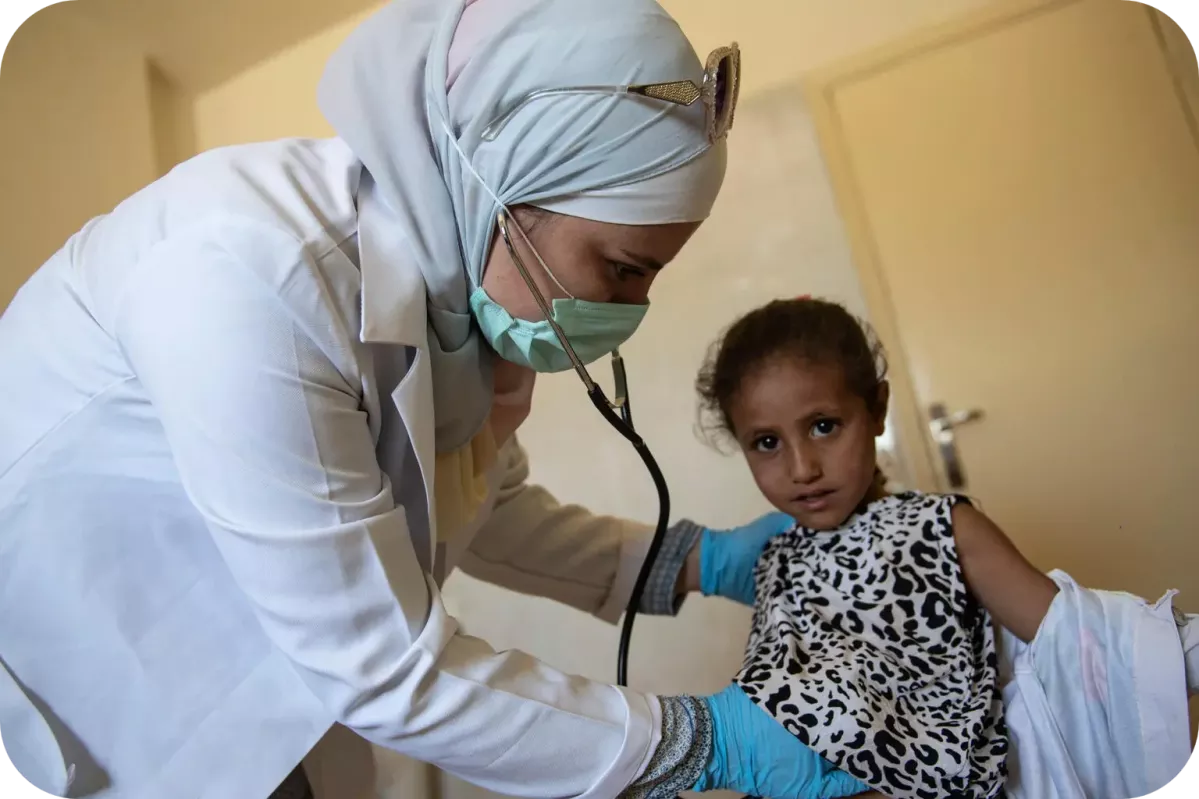 Dr Nour Alhouda, a paediatrician in a UNICEF- supported mobile health and nutrition team, examines Batoul, 4, at a health centre in Mansoura village of East Ghouta, Rural Damascus, Syria, on 17 September 2023. 