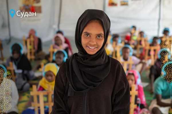 14-year-old Shaimaa Abd Al-Malik at the UNICEF-supported Makana at El Gox gathering point located in Kosti, White Nile state.