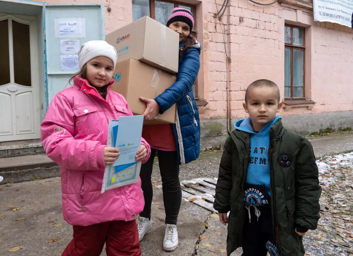 children-ukraine-cash